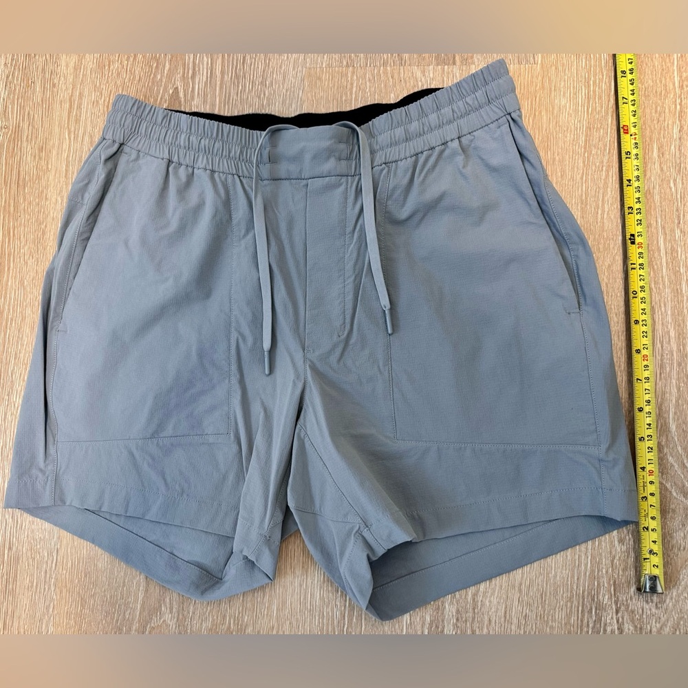 Lululemon Hiking Athletic Linerless Medium Gray Grey Mens Shorts 7” VGUC